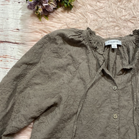 Evereve Eyelet Button Front Sage Green Peasant Top sz S - Picture 2 of 9